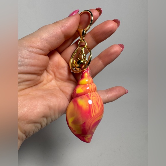 Pink & Orange Tie Dye Conch Shell Bag Charm Seashell Bag Charm/Keychain NEW - Picture 1 of 6